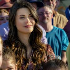 Abby with her girls. Chesapeake Shores episode 2x10 “Freefall”