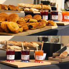 Accueil Cafe Viennoiseries Tartine De Confiture Et Du Soleil Quoi De Mieux Traiteur Cafeaccueil Ateliertraiteur Viennoiseries Confiture Morn I 2020