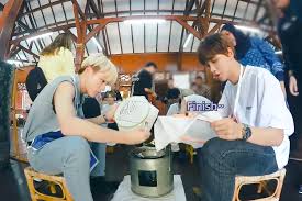 Dalam pengertian yang luas ini, kreativitas dekat sekali dengan produktivitas rohani. Contoh Seni Kriya Di Indonesia Halaman All Kompas Com