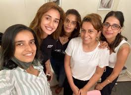 Disha Patani Wraps Up The Shoot Of Radhe Shares Picture With Her Girl Gang Bollywood News Bollywood Hungama Thanks for always being there!! disha patani wraps up the shoot of