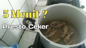 (untuk 2 porsi) 250 g ceker ayam 2 buah tomat merah 2 buah tomat hijau 3 buah blimbing wuluh 1 batang daun bawang 2 buah cabe merah 6. Cara Menggunakan Panci Presto Untuk Ceker Ayam Step By Step Youtube