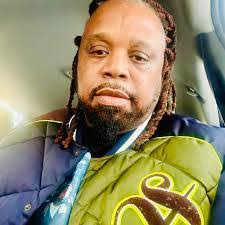 Eric Henry's Instagram, Twitter & Facebook