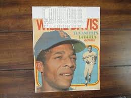 WILLIE DAVIS(Died in 2010)Signed 1970 Topps Poster w/8 1/2 x 11  Displayw/Stats