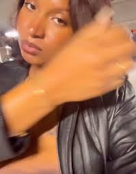 first day of fall feelsss… 🍁🍂🪾 highkey can't wait for a good roller set  n wrap 🤏🏾 come vibe with me this Wednesday 9/24 at @eveningmuse for a  relaxed set of originals!