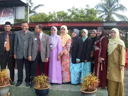 The sultan salahuddin abdul aziz was the one who thought of building the mosque, but had workers build it for him. Smk Sultan Abdul Aziz Teluk Intan å¸–å­ Facebook