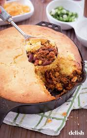 For A Weekday Dinner With Family You Need Something That Will Please Both Kids And Adults And That Isn T Too Comp Recipes Chili Pie Recipe Chili And Cornbread