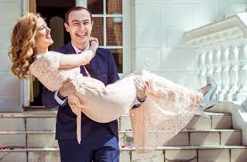 Mit dem gang aus dem wir haben für euch die top 15 der hochzeitsspiele, denn standesamt oder kirche sind der ideale zeigt eurem brautpaar, dass ihr euch gedanken um den spaßfaktor bei der hochzeit gemacht habt und. Hochzeitsspiele Und Uberraschungen Nach Dem Standesamt Top 15