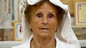 ❌ A #Montesarchio rischia di scomparire la straordinaria tradizione legata  alla solennità della Santissima Trinità. Abbiamo incontrato alcune delle  ultime donne che con grande sacrificio mantengono ...