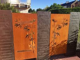 Elements En Acier Corten Avec Panneaux En Ardoise Pare Vue Corten Und Schiefer Sichtschutz Elemente Corten With Slate Pannels Sichtschutz Garten Schiefer