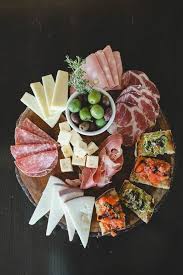 1001 Idees Pour Un Plateau De Charcuterie Et De Fromages Facon Antipasti Italien Antipasti Italien Recettes De Cuisine Cuisine Et Boissons