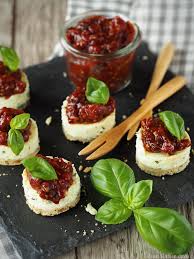 Verkehrte Welt Oder Herzhafte Mini Cheesecakes Mit Tomaten Marmelade Zum Kaffee Dazu Tomatenmarmelade Fingerfood Happchen
