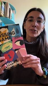 Che libro quello di oggi! Vi piace la scrittura breve dei racconti? E la  Flash fiction? Buona lettura con “The kissing game. short stories” di Aidan  Chambers edito da Equilibri. @laChicca #booktok ...