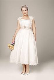 Every style is available in sizes 16w to 26w. 20 Of The Most Vintage Tea Length Wedding Dresses For Older Bride