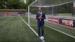 Es gibt fünf begegnungen um 20:30 uhr, die von dazn übertragen werden. Heute Beginnt Die Neue Saison Der Raiffeisen Super League Zum Ersten Mal Kommt Der Video Assistant Referee Var In Der Schweiz Zum Einsatz