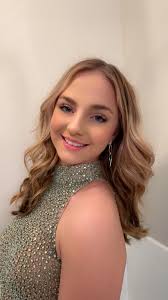 Can you remove hair salon background from photo?