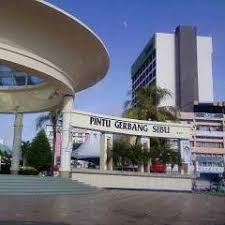 Majlis daerah bandaran sibu telah distruktur semula dan dinaik taraf menjadi majlis perbandaran sibu pada hari ahad, 01 november, 1981 dengan kawasan pentadbiran ditambah daripada 50km persegi kepada 129.5km persegi. Bandar Sibu Sarawak Home Facebook
