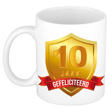 Gefeliciteerd 10 Jaar Jubileum Verjaardag Mok Met Gouden Schild 10 Jaar Getrouwd Cadeau Fun En Feest