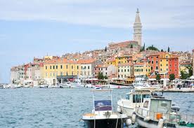 Croacia, oficialmente república de croacia, es uno de los veintisiete estados soberanos que forman la unión europea, el cual está ubicado entre europa central, europa meridional y el mar adriático; 12 Lugares Que Ver En Croacia Los Apuntes Del Viajero