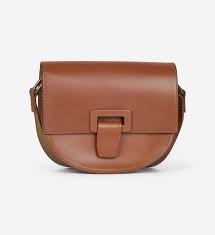 Sac Besace Demi Lune Comptoir Des Cotonniers En Cuir De Vachette Bandouliere Porte Epaule Ou Croise Rabat A Bride Aimante Cuir De Vachette Sac Besace Sac