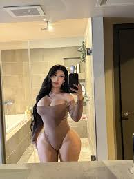 Liliana Hearts bath time fun - her glistening curves beckoning you to join her