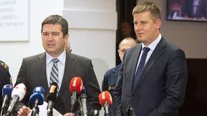 Jan hamáček (čssd), do jehož resortu pošta spadá, to řekl na schůzce s předsedou sdružení měst a obcí čr nikdo nám nemůže splnit tolik, kolik toho andrej babiš a jan hamáček naslibovali. Hamacek Ma Dve Krajske Nominace Na Predsedu Cssd Petricek Jednu Aktualne Cz
