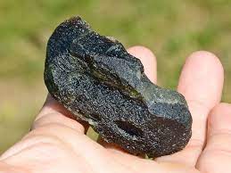 It is a type of tektite. Vltavin Dvoubarevny Ceska Republika Vltavin A Dalsi Tektity