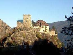 This is a private fanpage of reinhold messner. Rennradtour Schloss Juval Rennradler It
