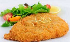 Versate un poco di olio in un piatto e passatevi le fette di carne per poi impanarle nel composto con aglio e prezzemolo. Cotoletta Al Forno Morbida