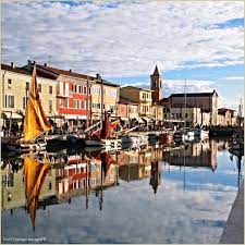 Turismoer On Instagram Specchi Di Luce La Picoftheday Turismoer Di Oggi Si Gode Il Tiepido Sole Pomeridiano Lungo Il Emilia Romagna Seaside Towns Tourism