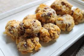 Biskut ini sangat lazat untuk dimakan terutamanya apabila ia datang ke mulut hemmm pasti membuat ketagihan dan mahu makan lagi dan lagi. Azie Kitchen Biskut Cranberry Cornflakes Yang Sedap Cranberries