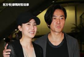 黎明 x 鄭伊健｜友情歲月｜leon黎明talk & sing 2021紅館演唱會｜channel新聞 黎明演唱會第6場嘉賓鄭伊健，大家背對背chok住合唱《友情歲月》，全場揮動螢光棒大合唱。 52æ­²é„­ä¼Šå¥è¿'ç…§ æ‰‹ç‰½æ‰‹ä½Žèª¿å‡ºè¡Œé›£æŽ©è€æ…‹ è€å©†ç™¼ç¦æ˜Žé¡¯åˆ¤è‹¥å…©