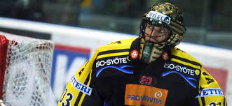 He signed to the national hockey team nashville predators after he. Karppakasvatti Pekka Rinteesta Eniten Pelannut Suomalaisvahti Nhl Ssa Oulun Karpat