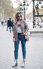 Porter Les Bottines Argentees 20 Looks Qui Nous Inspirent Look Avec Bottines Argentees Outfit Botas Sparkly Boots Outfit Metallic Boots Outfit
