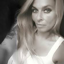 Sandra Kratz's Instagram, Twitter & Facebook