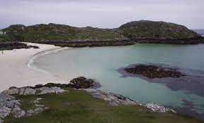 Achmelvich Beach Highlands Scotland The Road Undulates Past Lochinver And Ends In A Large Car Park The Achmelvich Beach Places To Travel Scotland Highlands
