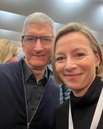 Caroline Hyde's Instagram, Twitter & Facebook