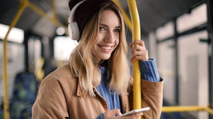 5 easy ways to improve your morning commute mood