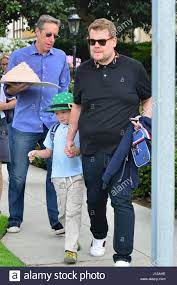 The best thing we can all do is kind of breathe through that and. James Corden Reiten Ein Aston Martin In Die Schule Zur Abholung Seiner Kinder Mitwirkende James Corden Where Santa Monica Kalifornien Vereinigte Staaten Wann 17 Marz 2017 Stockfotografie Alamy