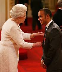 Sir lewis carl davidson hamilton mbe honfreng (born 7 january 1985) is a british racing driver. F1 Champ Lewis Hamilton Picks Up Mbe From Queen The San Diego Union Tribune