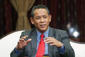 Di negeri sembilan, anggota dewan undangan negeri (dun) sikamat, aminuddin harun secara rasmi memulakan tugas sebagai menteri besar hari ini. Exco Kerajaan Ns Dilantik Minggu Hadapan