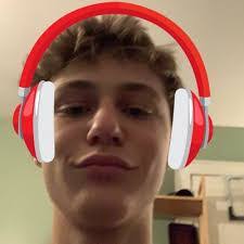 Elia Murphy's Instagram, Twitter & Facebook