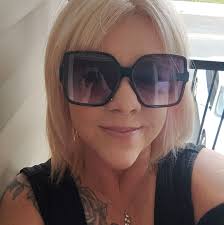 Can someone change a homeless woman's tire