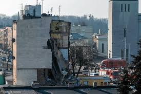 W mediach massowych raczej ,,nic słychać nie było. Wybuch Gazu I Zawalenie Sie Czesci Kamienicy W Poznaniu Jedna Osoba Nie Zyje 14 Rannych