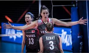 .olimpiyat oyunları'nda mücadele edecek a milli kadın voleybol takımı oyuncusu naz aydemir… düzenlenen fivb milletler ligi'nde (vnl) üçüncü olan a milli kadın voleybol takımı'nın… A Milli Kadin Voleybol Takimi Kanada Yi Final Setinde Devirdi