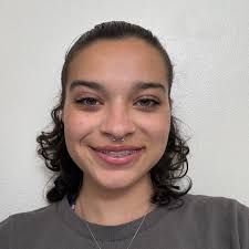 Ella Buckner's Instagram, Twitter & Facebook