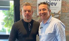 Magazine, the outlet's sources claim. Optical Illusion In Matt Damon S Photo Sends Fans Into A Frenzy Daily Mail Online