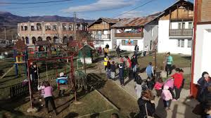 Astăzi părintele nicolae tănase împlinește 63 de ani. Ajutoarele Mosului Au Ajuns La Valea Screzii Sute De Oameni Dornici SÄ Ajute AsezÄmantul Social