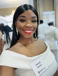 Elaina Watson's Instagram, Twitter & Facebook