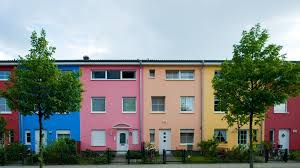 Welche fassadenfarbe ist ihre farbe und welche farbkombinationen gefallen ihnen am besten? Vorgaben Und Gesetze Frohliche Farbe Fur Das Haus Was Eigentumer Wissen Mussen