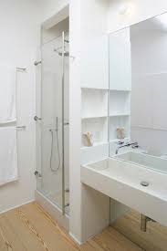 Gain De Place Petite Salle De Bain Sur Pinterest En 2020 Amenager Petite Salle De Bain Amenagement Salle De Bain Salle De Bains En Longueur
